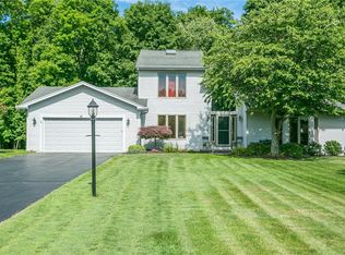 47 Stonewood Dr, Fairport, NY 14450