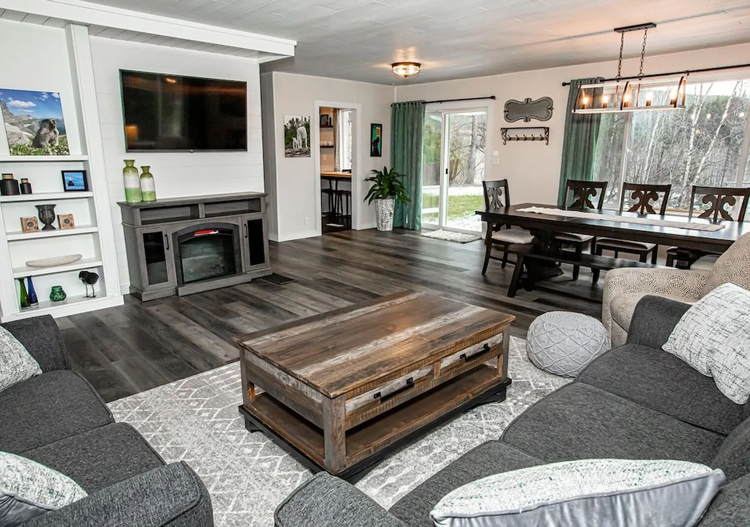 209 Alpha Road - Fully Furnished Home Available ONLY October 2026 - May 2027 — Photo 4