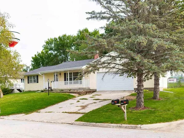 1307 Circle Dr, Aplington, IA 50604