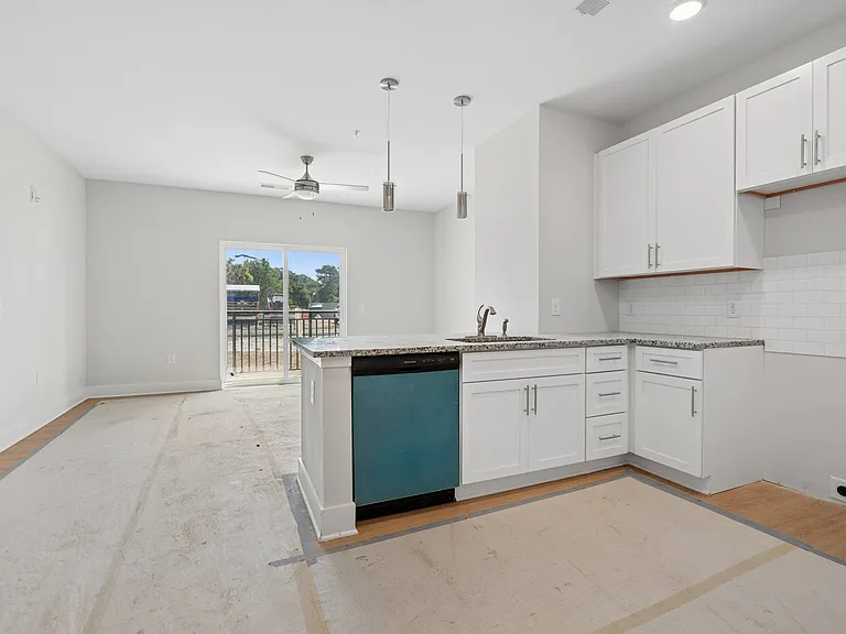 The Palms Apartments — Photo 32