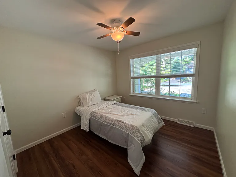 2094 Fieldcrest Dr — Photo 14
