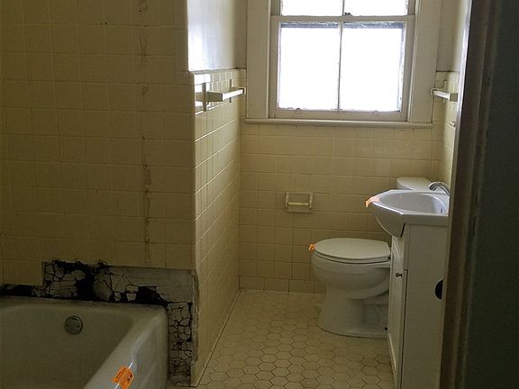 3rd image of 323 Caulder Ave