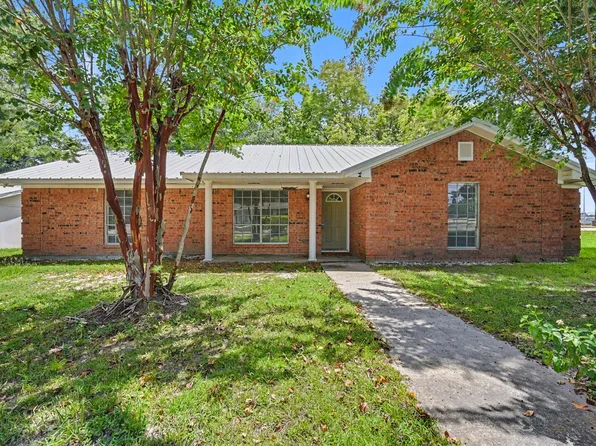 100 Bybee St, Willis, TX 77378