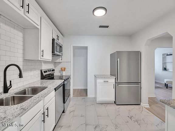 3rd image of 6049 MAPLE LEAF Drive N