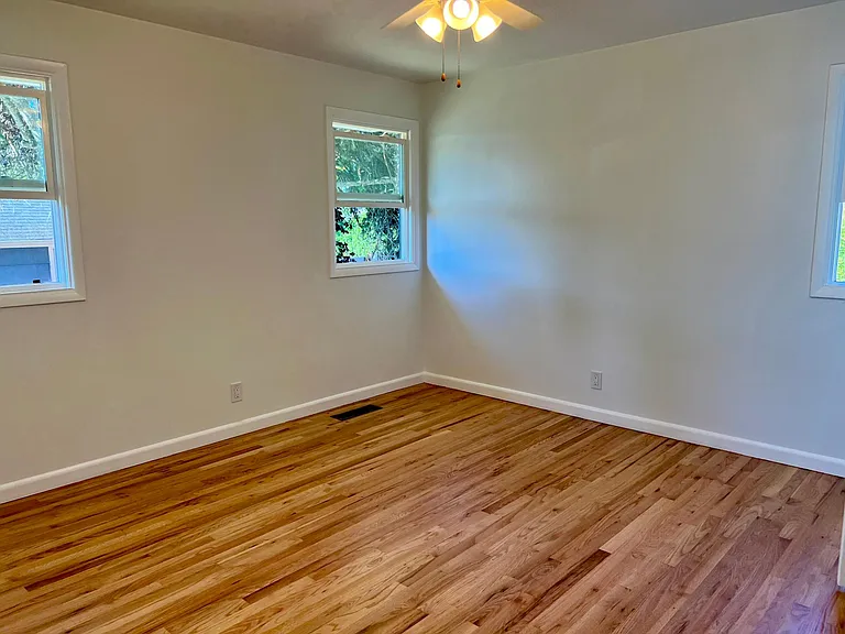 1008 Icel Ct NE — Photo 17