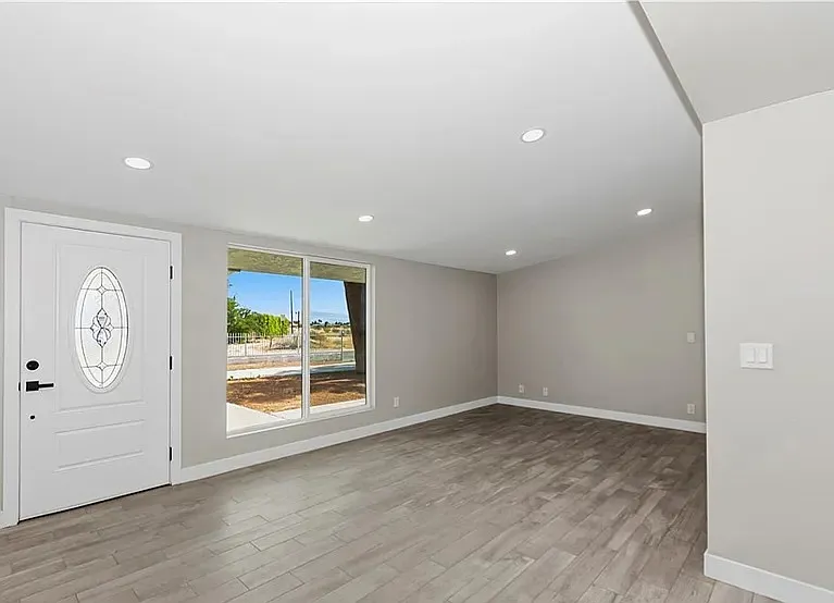 3 bed, 1248 sqft, $3,100 — Photo 4