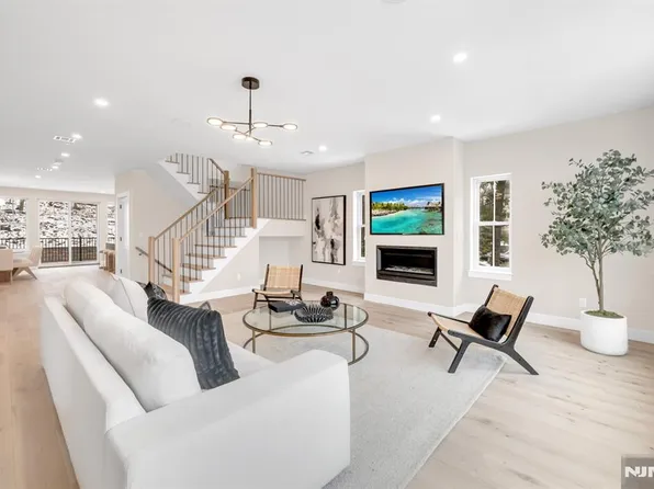 188 Broadway Suite 2, Woodcliff Lake, NJ 07677