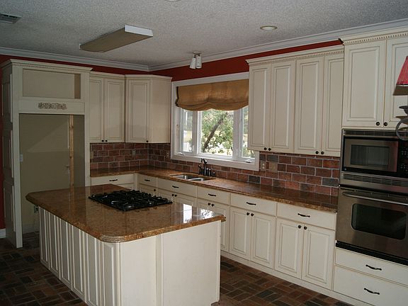 3rd image of 449 Linda Dr