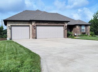 838 E Beechwood Rd, Nixa, MO 65714