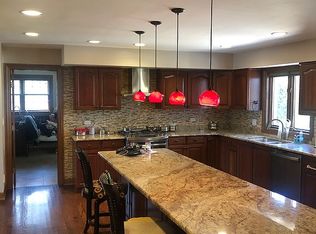 19 Dougshire Ct, Burr Ridge, IL 60527