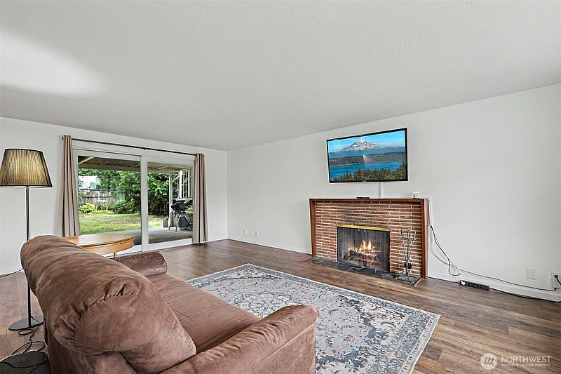 5th image of 1310 24th Street SE