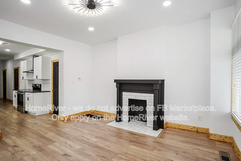 3 bed, 3.0 bath, 1023 sqft, $1,700 — Photo 3