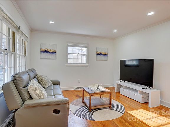 4th image of 7526 Dorn Cir