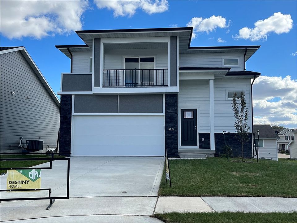 1st image of 610 SE Mesa Dr