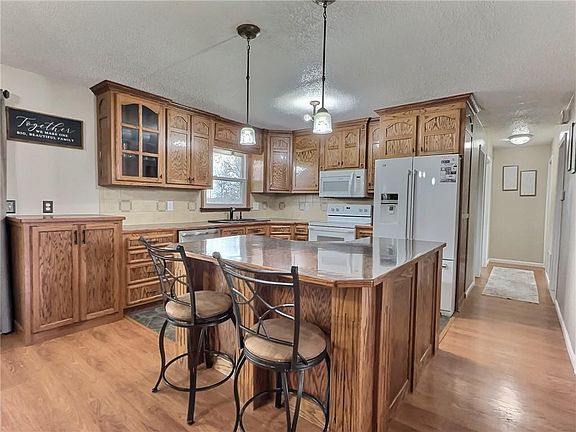 3rd image of 15411 E James Rd