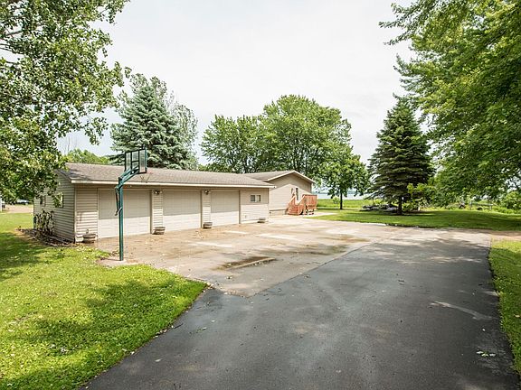 4th image of 1009 County Road 10 NE