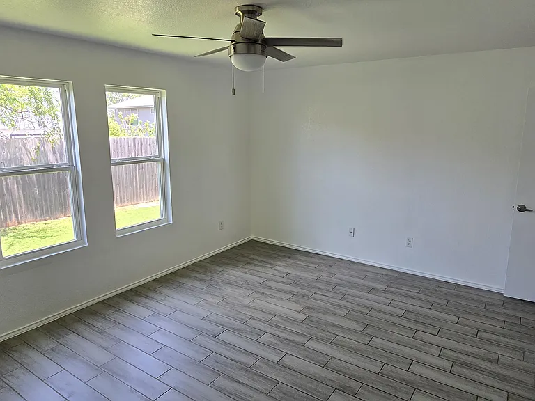 13916 Cambourne Dr — Photo 6