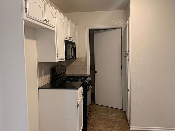 3rd image of 2514 Lakecrest Dr