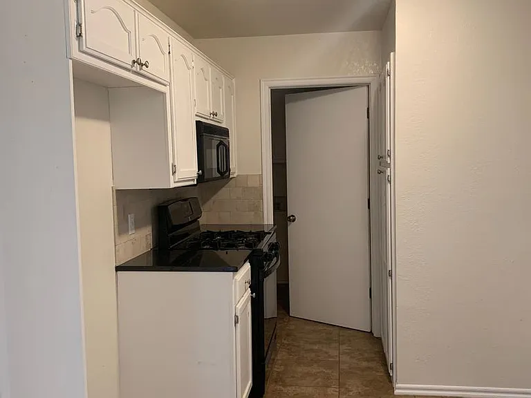 2514 Lakecrest Dr — Photo 3