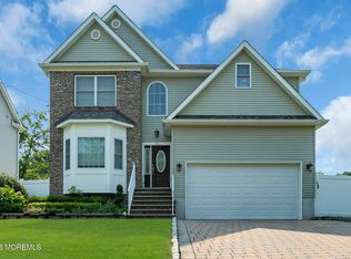 22 Wicker Place, Morganville, NJ 07751