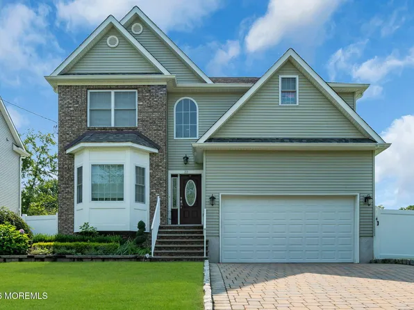 22 Wicker Place, Morganville, NJ 07751