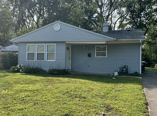 23 Sparrow Rd, Carpentersville, IL 60110