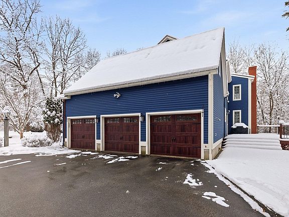 5th image of 8 Winterberry Lane