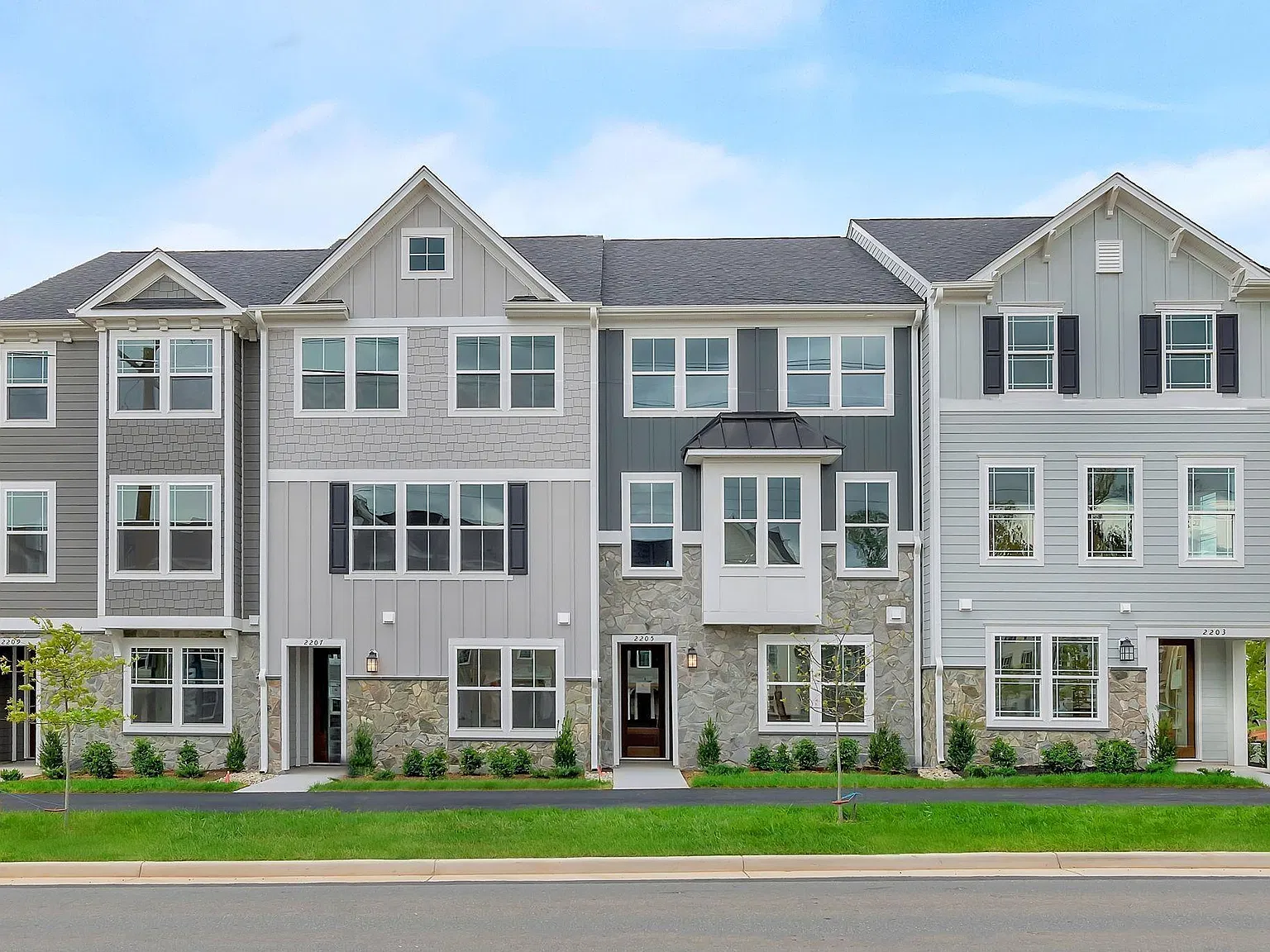 3 bed, 4.0 bath, 2263 sqft, $2,900 — Photo 3
