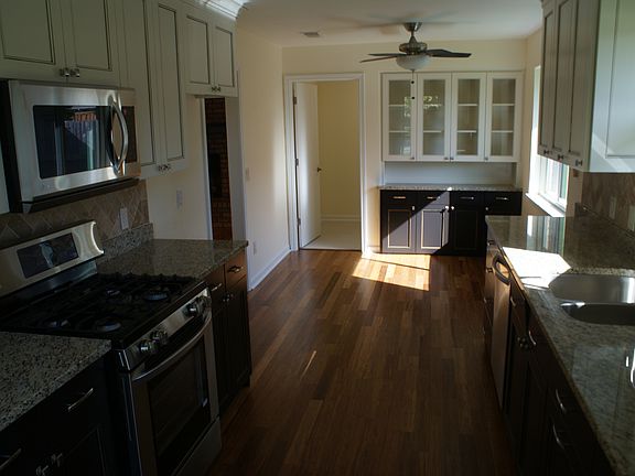 4th image of 2305 Bunker Hill Cir