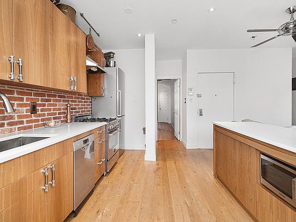 4th image of 634 11th St Unit 6