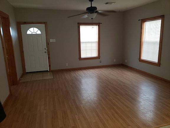 4th image of 2612 Elms St