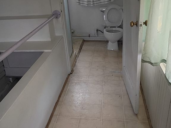 3rd image of 816 N Main St