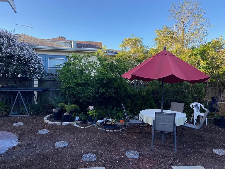 2400 Grant St — Photo 16
