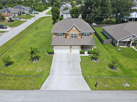 4th image of 697 SW Kayak Ave