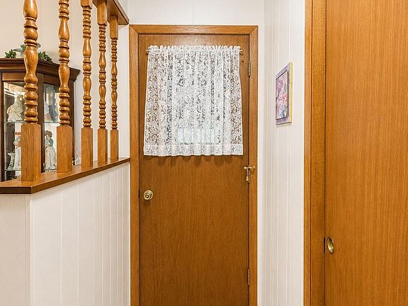 3rd image of 104 Cottonwood St