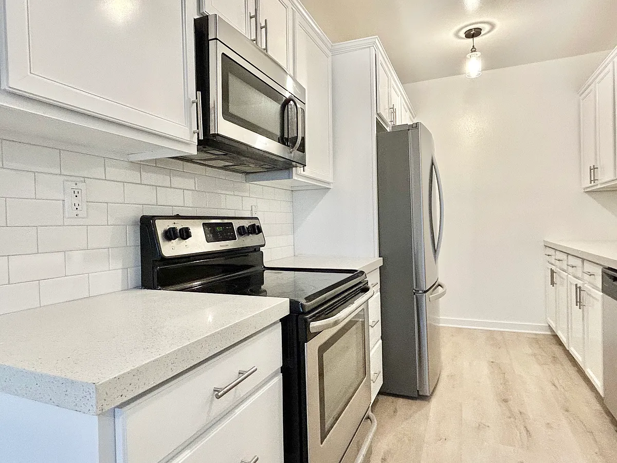 Building Photo - Laufer properties
