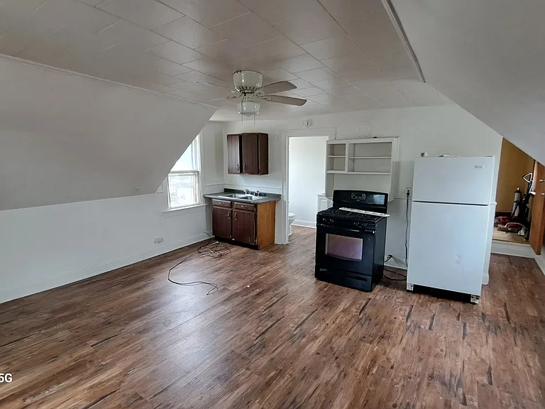 1132 E Lovejoy St #4 — Photo 4