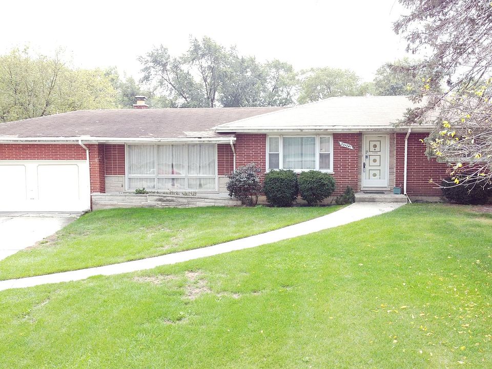 1st image of 22W241 Woodview Dr