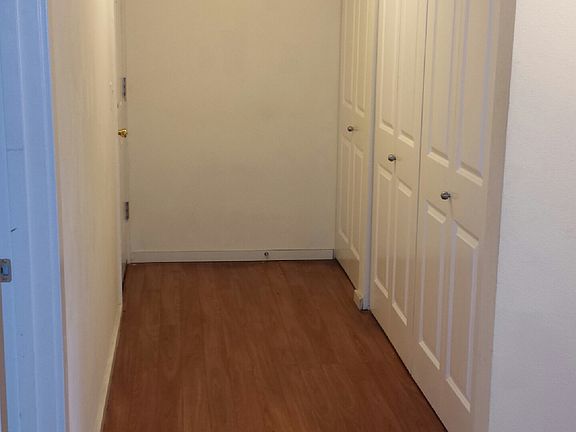 Entryway/Big Closets
