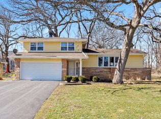 8N490 Shady Ln, Elgin, IL 60124