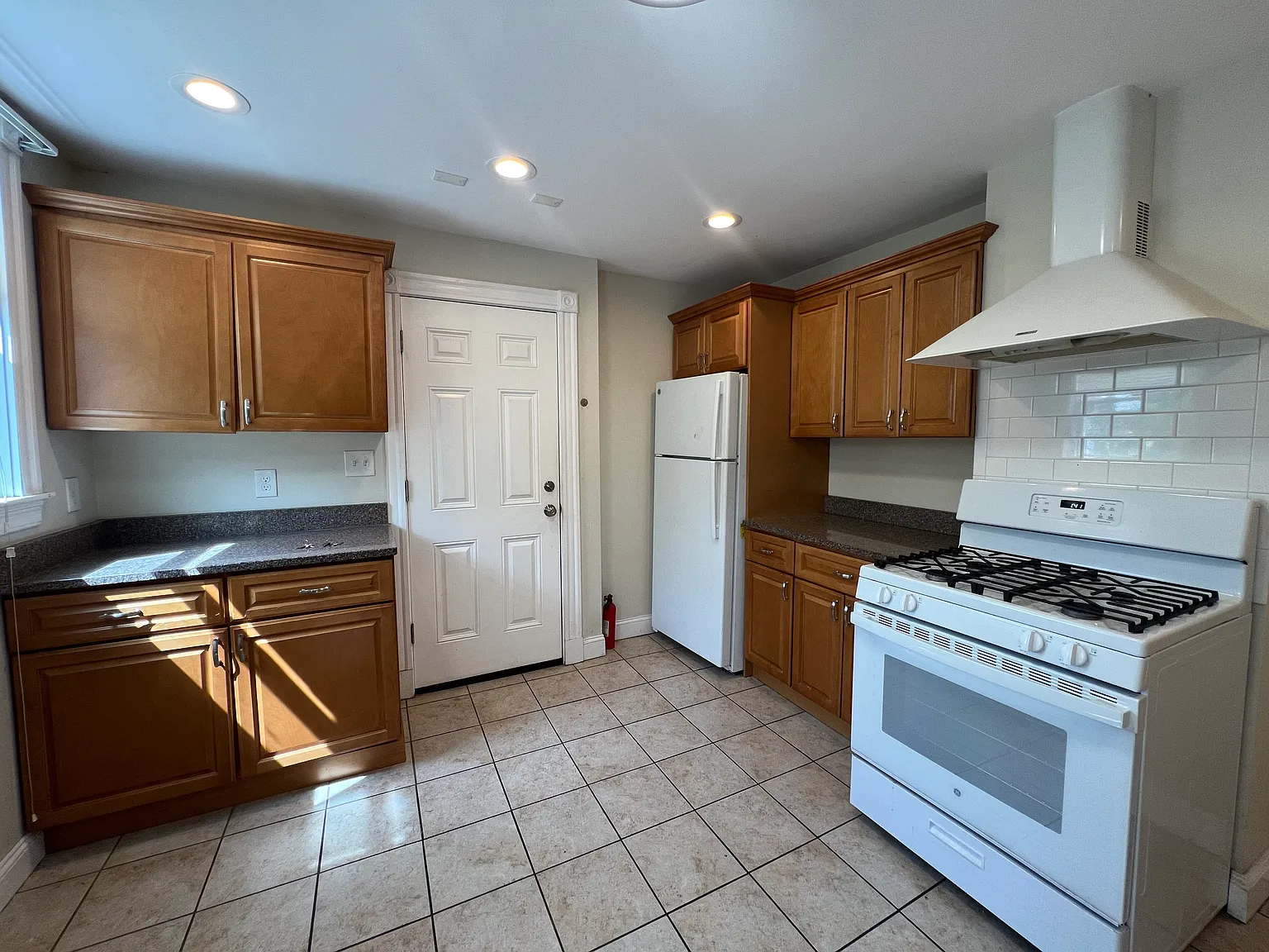 2 bed, 1100 sqft, $2,950 — Photo 3