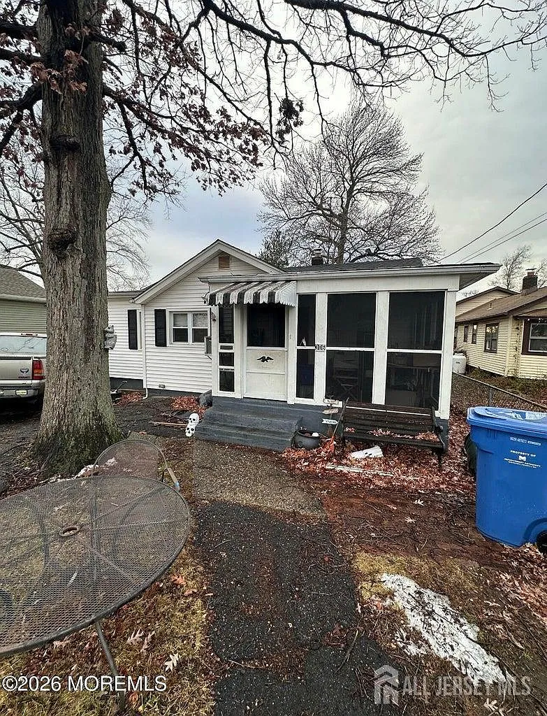306 Norwood Ave photo 1