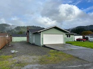 230 Ogle Ave, Rio Dell, CA 95562