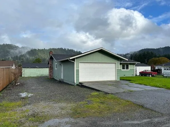 230 Ogle Ave, Rio Dell, CA 95562