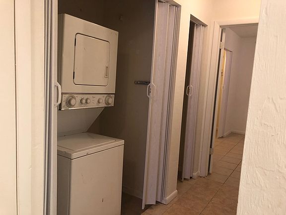4th image of 3639 NE 20th Pl