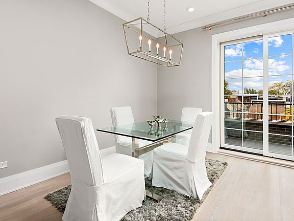 4th image of 1936 N Kenmore Ave #3S