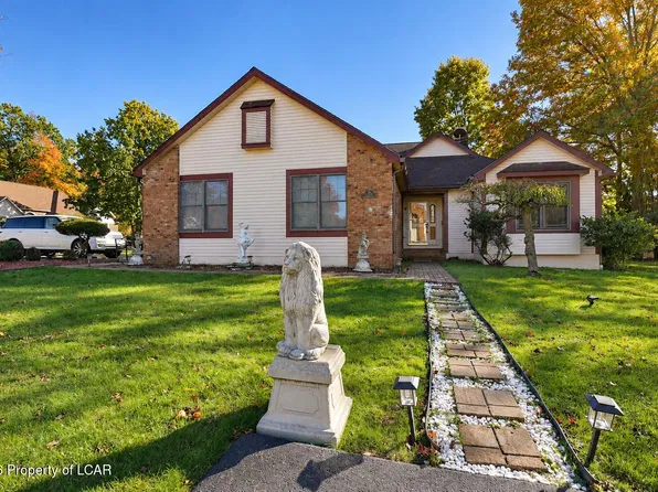 11 Valley Ln, Mountain Top, PA 18707