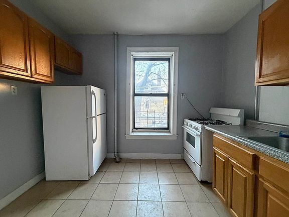 3rd image of 2502 Avenue D APT B3