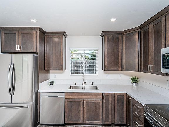 4th image of 4235 Pepper Dr
