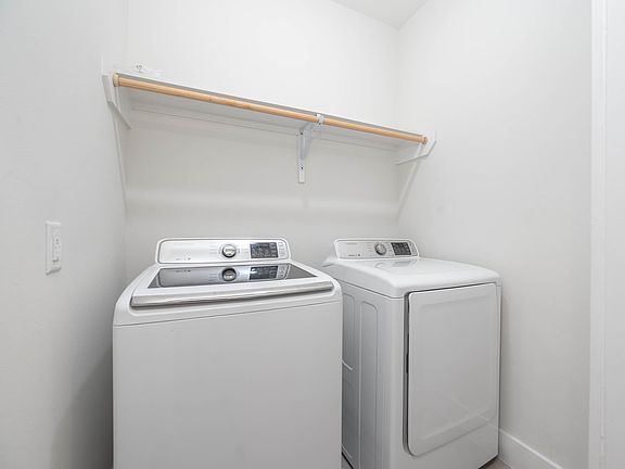 5th image of 5519 Paraiso Pl
